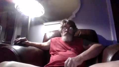 Snapshot of runningaround60 chatting on 09-28-25, 03:01 runningaround60 online show from 09-28-25, 03:01