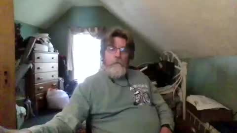 Snapshot of runningaround60 chatting on 10-10-25, 06:18 runningaround60 online show from 10-10-25, 06:18