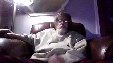 Snapshot of runningaround60 chatting on 10-24-25, 02:08 runningaround60 online show from 10-24-25, 02:08