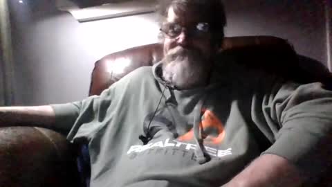 Snapshot of runningaround60 chatting on 11-26-25, 02:45 runningaround60 online show from 11-26-25, 02:45