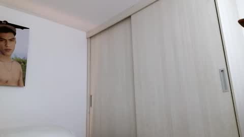  R U S S E L L  online show from 11-05-25, 11:54