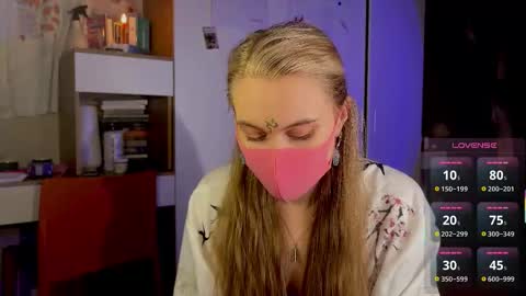 Snapshot of russian_sexy_girl5 chatting on 11-07-25, 08:42 Mary online show from 11-07-25, 08:42