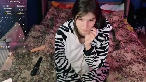Snapshot of ruyjin_choi chatting on 12-19-24, 04:02 Ruyjin online show from 12-19-24, 04:02