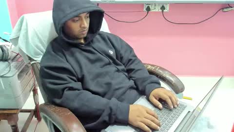 Snapshot of rwb17 chatting on 11-13-25, 04:06 rwb17 online show from 11-13-25, 04:06