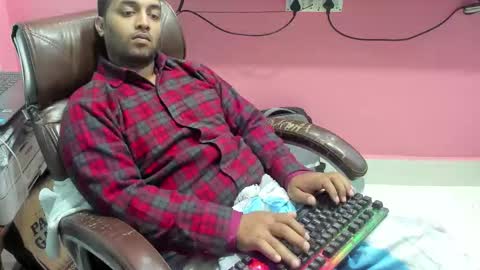 Snapshot of rwb17 chatting on 11-16-25, 01:17 rwb17 online show from 11-16-25, 01:17