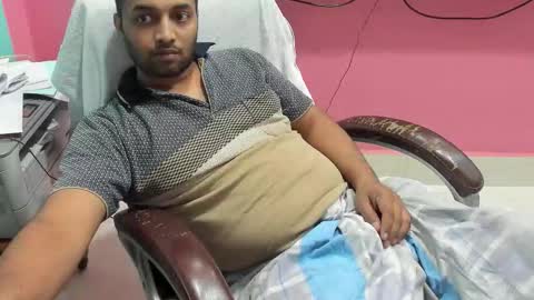 Snapshot of rwb17 chatting on 11-19-25, 09:53 rwb17 online show from 11-19-25, 09:53