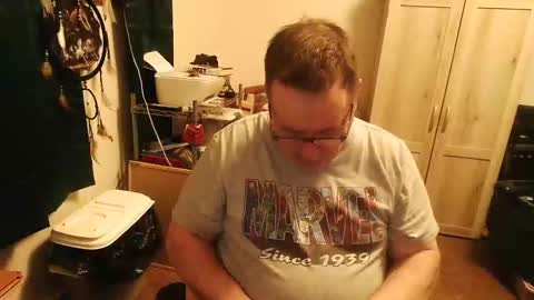 Snapshot of rwzar_0712 chatting on 10-17-25, 04:15 rwzar_0712 online show from 10-17-25, 04:15