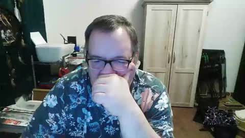 Snapshot of rwzar_0712 chatting on 11-21-25, 12:10 rwzar_0712 online show from 11-21-25, 12:10