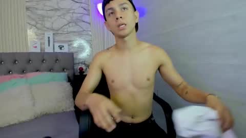 Snapshot of ryan_rouss_ chatting on 12-28-24, 08:04 ryan rouss online show from 12-28-24, 08:04