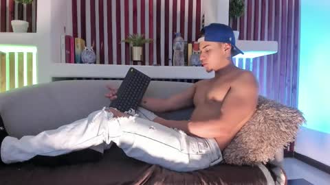 Snapshot of ryangreys01 chatting on 11-07-25, 03:39 Ryan online show from 11-07-25, 03:39