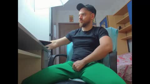 Ryanstone  online show from 11-10-25, 03:38