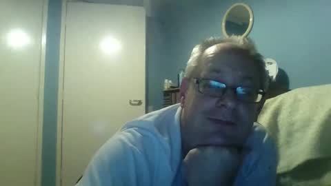 Snapshot of s536sny18 chatting on 10-10-25, 08:41 s536sny18 online show from 10-10-25, 08:41