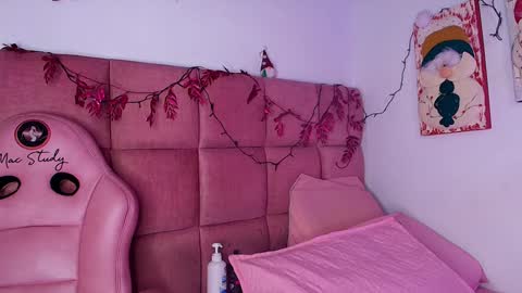 Samantha online show from 12-19-24, 06:12