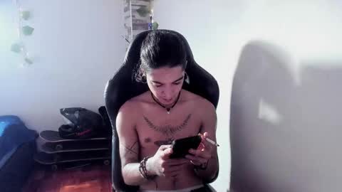 Snapshot of saad__man chatting on 11-30-25, 06:45 Danny online show from 11-30-25, 06:45