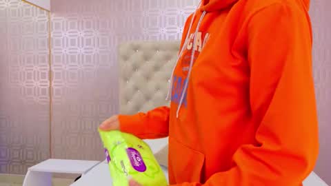 Saara Brown online show from 11-09-25, 12:14