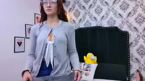 Saara Brown online show from 11-12-25, 12:05