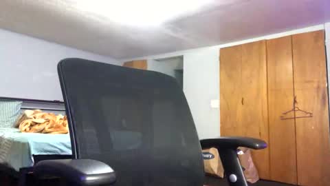 Snapshot of saasbutt chatting on 11-17-25, 10:04 saasbutt online show from 11-17-25, 10:04