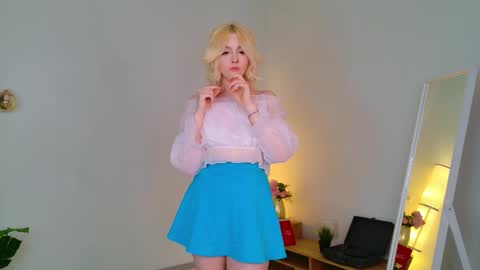 Sabrina online show from 03-12-26, 01:39