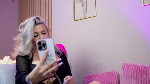 Snapshot of sabrinajadex chatting on 10-21-25, 04:46 SabrinaJade online show from 10-21-25, 04:46