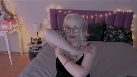 Sabrina MacMarren online show from 12-24-24, 05:02