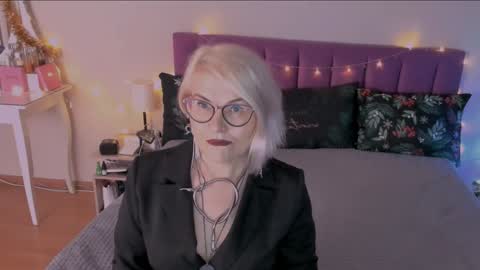 Sabrina MacMarren online show from 12-29-24, 01:28