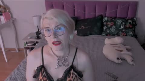 Sabrina MacMarren online show from 01-04-25, 04:33