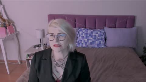 Sabrina MacMarren online show from 01-17-25, 05:19