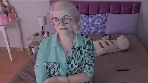 Sabrina MacMarren online show from 01-19-25, 01:22