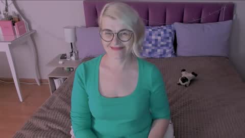 Sabrina MacMarren online show from 01-20-25, 03:28
