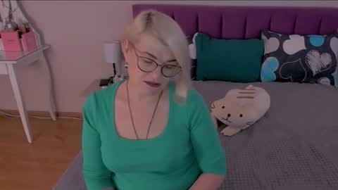 Sabrina MacMarren online show from 01-22-25, 11:23