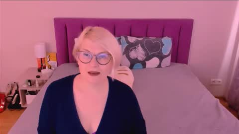 Sabrina MacMarren online show from 10-13-25, 12:05