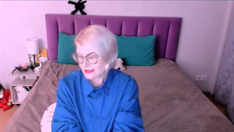 Sabrina MacMarren online show from 10-28-25, 02:31