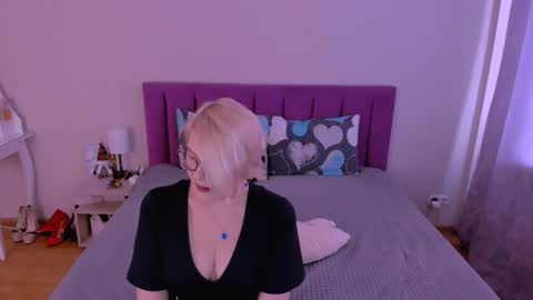 Sabrina MacMarren online show from 02-05-26, 07:57