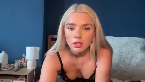 Snapshot of sabrinamasson chatting on 09-17-25, 02:19 sabrina online show from 09-17-25, 02:19