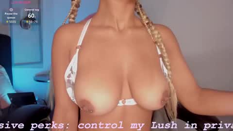 Snapshot of sade_jackson1 chatting on 10-21-25, 04:57 Sophie online show from 10-21-25, 04:57