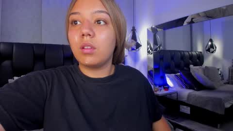 Snapshot of sadiefoster chatting on 09-25-25, 02:10 Sadie online show from 09-25-25, 02:10