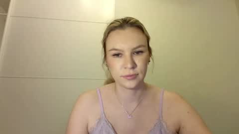 Snapshot of sadieshine chatting on 10-14-25, 06:20 Sadie online show from 10-14-25, 06:20