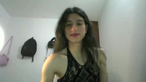 Snapshot of safiro_queen chatting on 12-06-24, 01:51 Safiro Queen online show from 12-06-24, 01:51