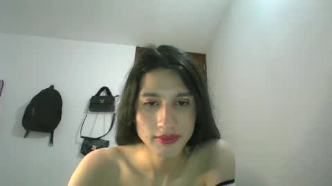 Snapshot of safiro_queen chatting on 12-14-24, 02:12 Safiro Queen online show from 12-14-24, 02:12