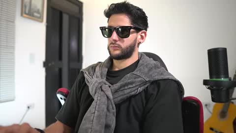 Snapshot of saimonhot1 chatting on 10-26-25, 11:31 saimon online show from 10-26-25, 11:31