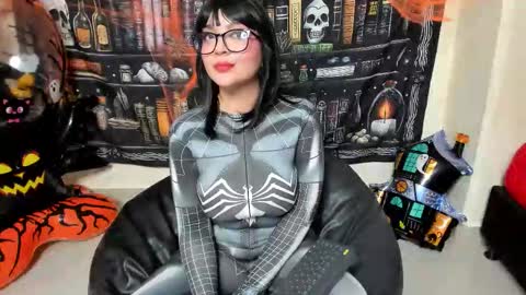 Snapshot of sally10_35 chatting on 10-31-25, 10:22 sally online show from 10-31-25, 10:22