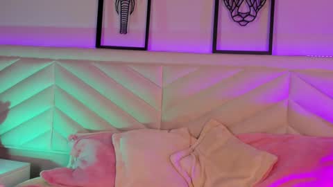  Sally White  online show from 12-28-24, 03:04
