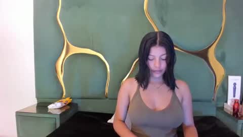 Snapshot of salmaportman_ chatting on 10-26-25, 03:45 salmaportman_ online show from 10-26-25, 03:45