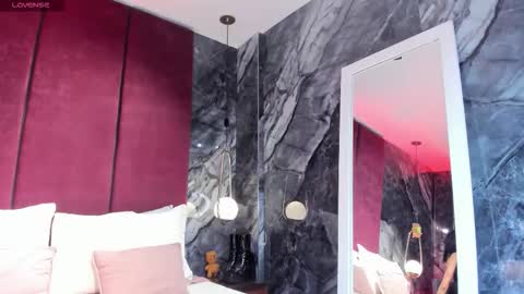 S A L O M E   online show from 02-10-26, 12:09