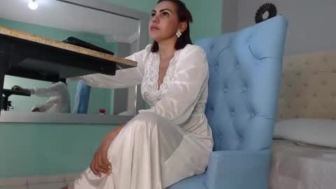 Isabel online show from 09-17-25, 01:02