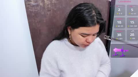 Salome online show from 10-27-25, 03:54