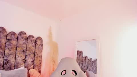 Salome online show from 10-15-25, 10:21