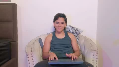Snapshot of salomonmendoza chatting on 10-27-25, 05:33 salomonmendoza online show from 10-27-25, 05:33