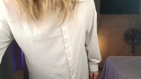 Snapshot of salut_love chatting on 01-11-26, 12:21 Ruby online show from 01-11-26, 12:21