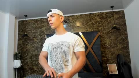 SALVATORE online show from 01-10-25, 02:13